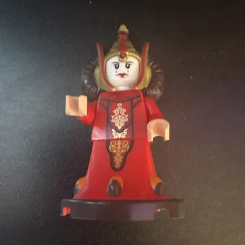 LEGO Star Wars Padmé Amidala Queen Amidala Red Dress Minifigure SW0387
