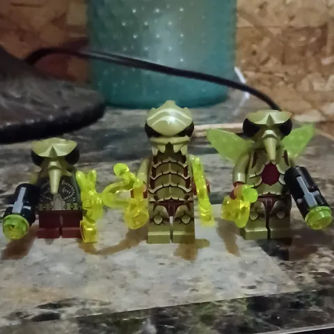 LEGO Alien Conquest Alien Minifigure Lot of 3 with Trans-Neon Green Accessories