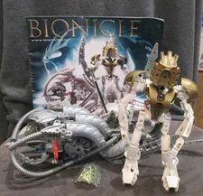 Bionicle Toa Takanuva 8596 with 3 Masks  with Manual.  Complete .