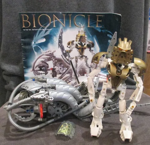 Bionicle Toa Takanuva 8596 with 3 Masks  with Manual.  Complete .