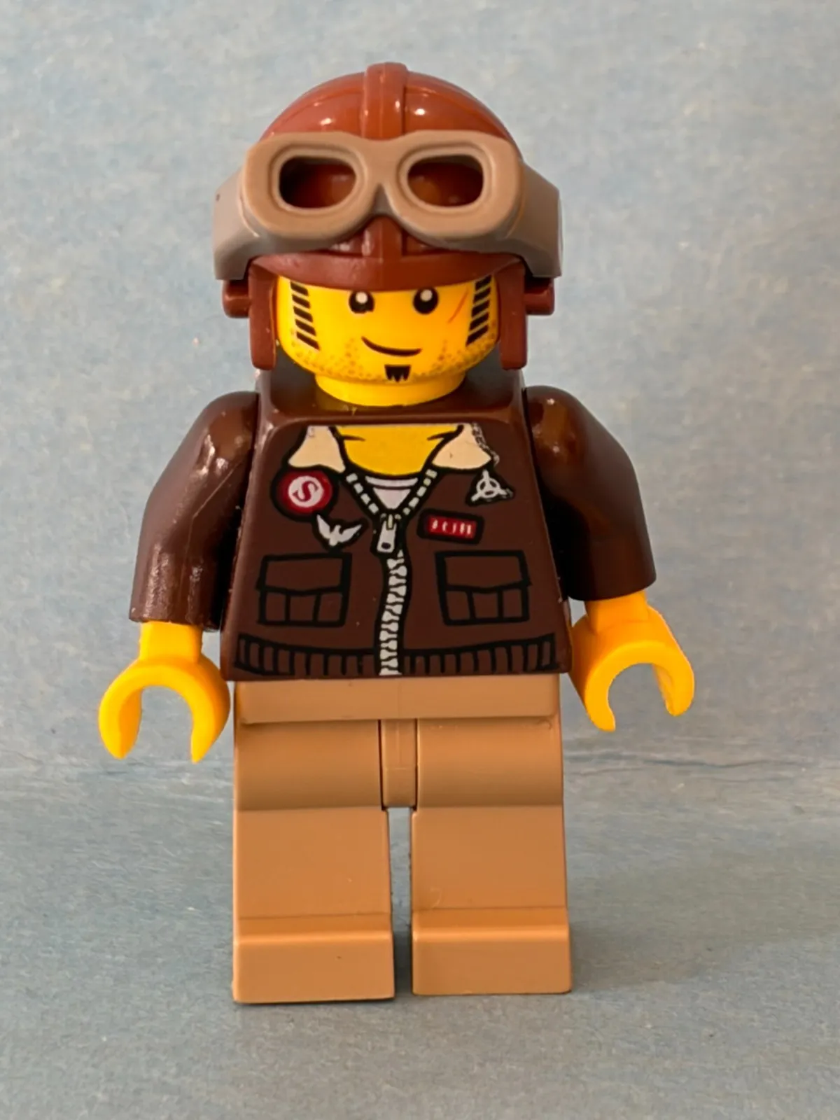 LEGO Pharaoh's Quest Minifig pha001 - Jake Raines - Scratches/Crack On One Sid