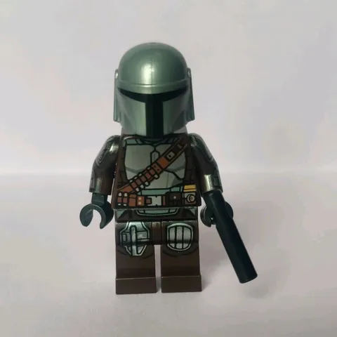 LEGO The Mandalorian Minifigure with Helmet and Blaster Accessory