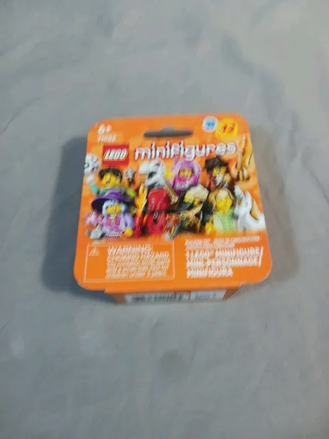 LEGO  Series 29 Collectible Minifigures 71052 - Monster Hunter