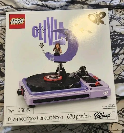BACKORDERED BRAND NEW SEALED! OLIVIA RODRIGO LEGO CONCERT MOON! IN HAND!