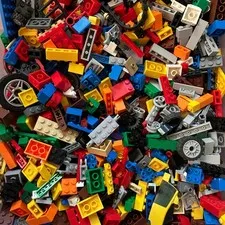 6 Pounds of Vintage LEGO Star Wars, Auto Shop and Pirates Lego Set Pieces 2001