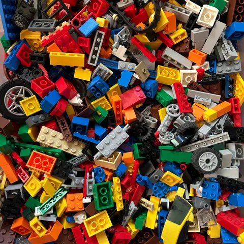 6 Pounds of Vintage LEGO Star Wars, Auto Shop and Pirates Lego Set Pieces 2001