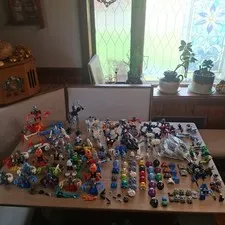 Huge LEGO BIONICLE Lot - Rare G1 Masks, Rahkshi,  & More