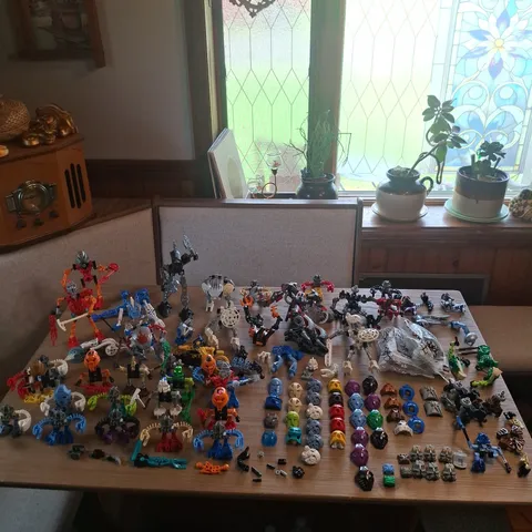 Huge LEGO BIONICLE Lot - Rare G1 Masks, Rahkshi,  & More