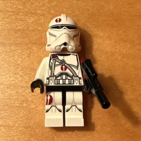 LEGO Star Wars Clone Trooper Minifigure w/ Blaster Accessory