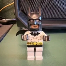 Official LEGO Batman Minifigure 2006 (bat001) - PRISTINE No Torso Cracks
