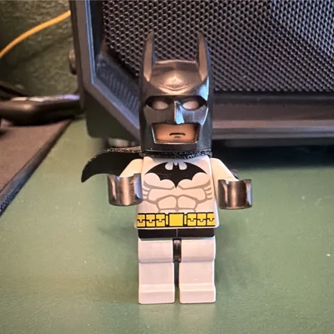 Official LEGO Batman Minifigure 2006 (bat001) - PRISTINE No Torso Cracks