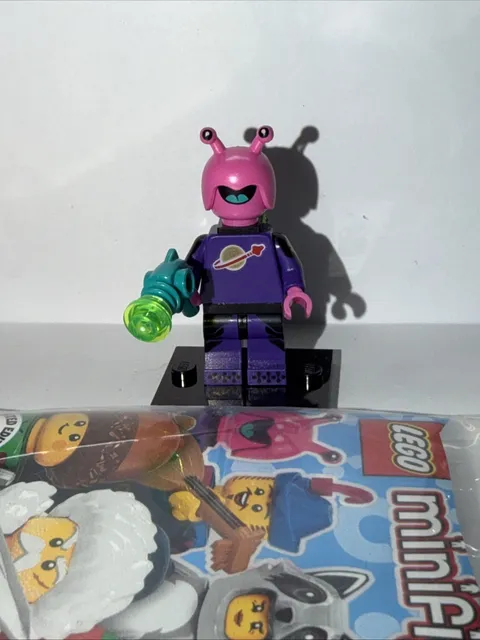 LEGO Series #: 22 Classic Space Alien ~ Minifigure Set #: 71032