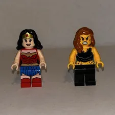 LEGO DC Super Heroes Wonder Woman and Cheetah Minifigures