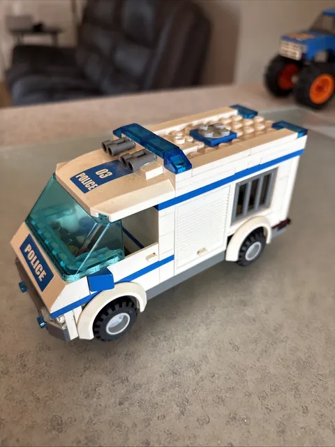 Lego City Prisoner Transport Vehicle Truck - Partial Build from #7286