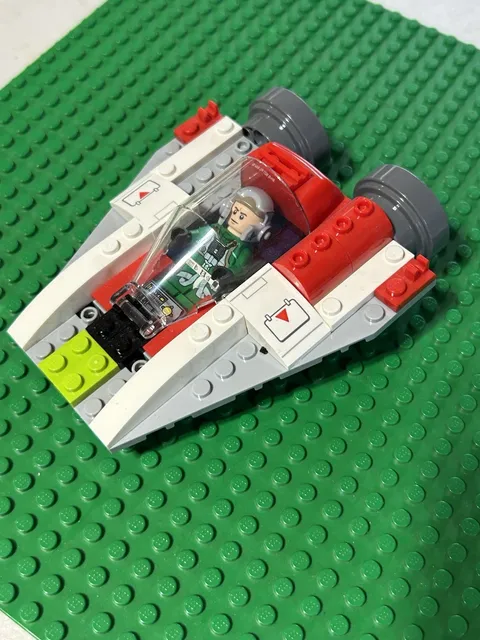 LEGO Star Wars Rebel A-Wing Starfighter 75247 - ship incomplete