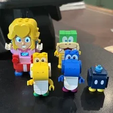 LEGO Super Mario - Princess Peach, Larry Koopa, Yellow & Blue Yoshi & Bob-omb