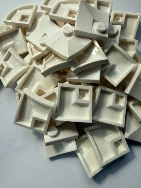 LEGO-NEW-#4190-WHITE-ARCH 2 X 2 INVERTED CORNER W STUD-5 PIECES