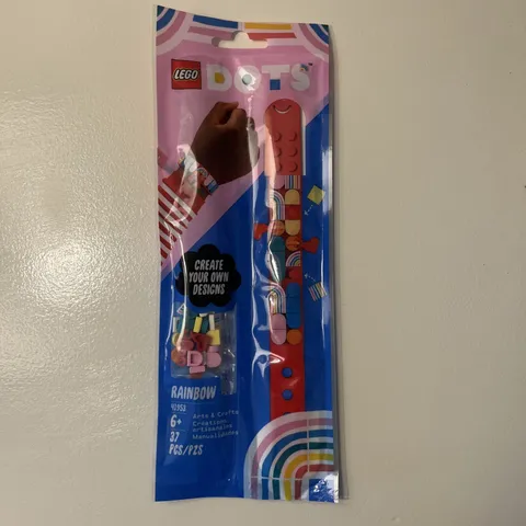 NIB LEGO Rainbow 41953 Dots Bracelet Minifigure Building Set