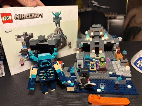 LEGO Minecraft: The Deep Dark Battle (21246) Set instruction booklet / NO BOX