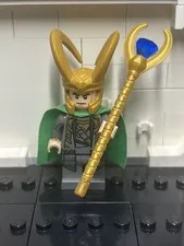 LEGO Minifigure Marvel Super Heroes Loki sh0033 Green Cape Scepter
