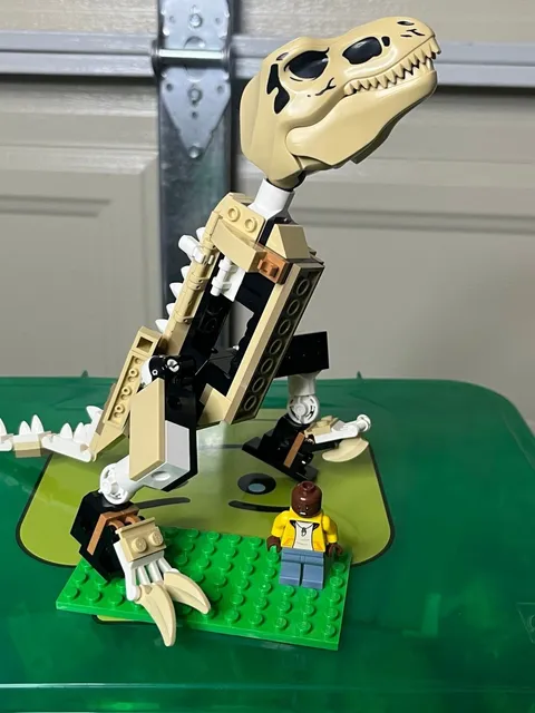 LEGO Jurassic World: T. rex Dinosaur Fossil Exhibition (76940)