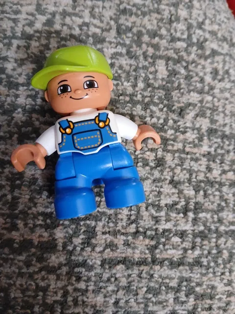 New! Lego Duplo Hispanic Boy Son Figure Green Hat Freckles Blue Overalls M