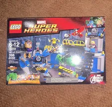 LEGO Marvel Super Heroes Avengers Assemble Hulk Lab Smash 76018 damaged box