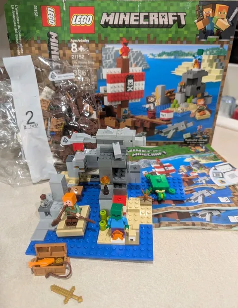 LEGO Minecraft The Pirate Ship Adventure 21152 Incomplete Set Box Instructions