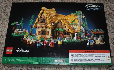 Lego Disney Snow White and the Seven Dwarfs' Cottage 43242. New in a sealed box