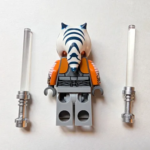 LEGO Star Wars Ahsoka Tano Minifigure with Dual Lightsabers Polybag 2020