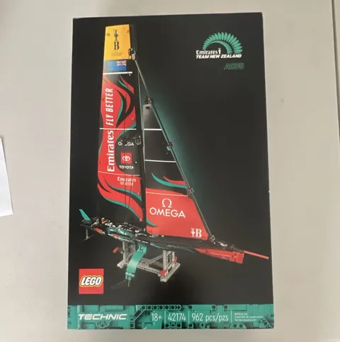 LEGO Technic 42174 Emirates Team New Zealand AC75 Yacht 962pc 18+