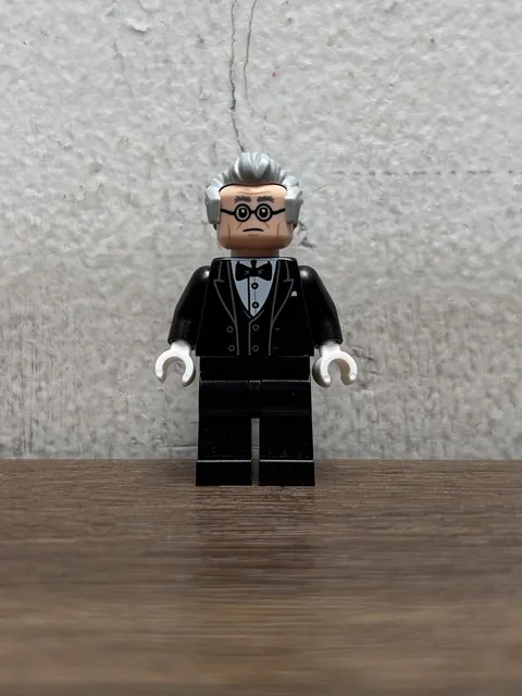 LEGO DC Tim Burtons Batman Alfred Pennyworth Tuxedo Minifigure sh0883 76252
