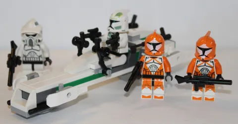 2010 Retired Star Wars Lego set #7913 Clone Trooper Battle Pack 100% complete!