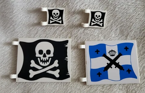 Lot of 4 LEGO Pirate Flags 2525px2 2525p01 2335p30 (x2)