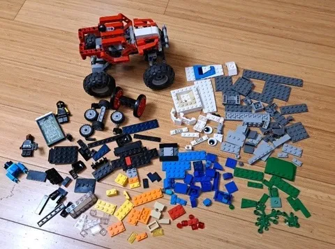 Lego Technic Off- Road Truck & Mixed Lego Parts/Bricks (200 Loose Pcs.) VGC