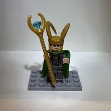 LEGO Loki Minifigure w/ Gold Helmet, Green Cape & Gold Staff 2012 (sh033)