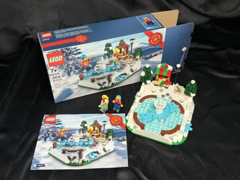 LEGO Seasonal: Ice Skating Rink (40416) 100% Complete with Box and Instructions