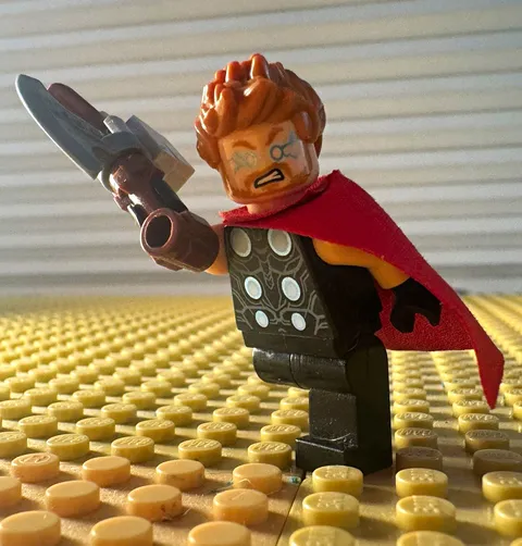 LEGO Marvel Thor Minifigure Infinity War w/ Red Cape, Hammer & Axe