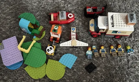 LEGO City 6 Minifigures, Safari Rescue Vehicles, Ambulance, Jet, Boat + extras