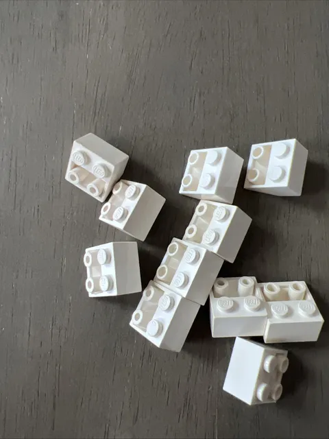 LEGO 3660 White Slope, Inverted 45 2 x 2 with Flat Bottom Pin 11 Pieces