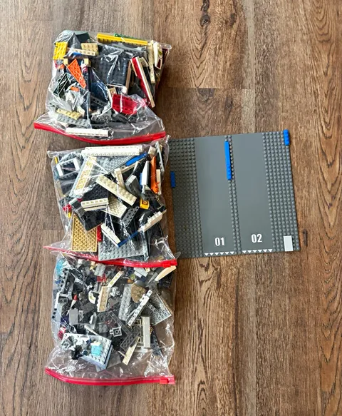 Vintage LEGO City 7744 Police Headquarters – Incomplete / Parts Lot