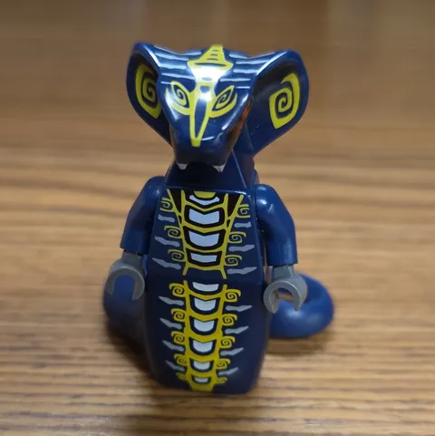 LEGO njo0040 NINJAGO Skales Minifigure (Hypnobrai general), RETIRED,  MINT!