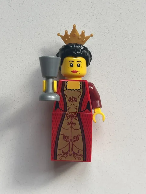 Queen w/ Crown | LEGO Castle / Fantasy Era / Kingdoms Minifigures