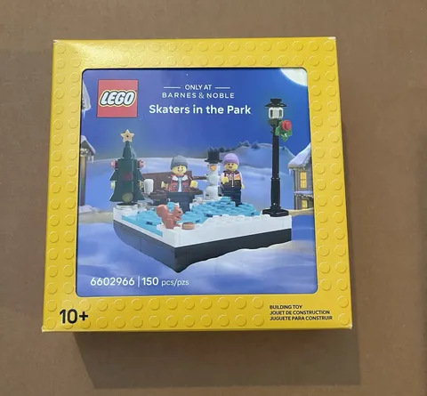 LEGO GWP 6602966 Skaters in the Park new sealed box Barnes & Noble exclusive