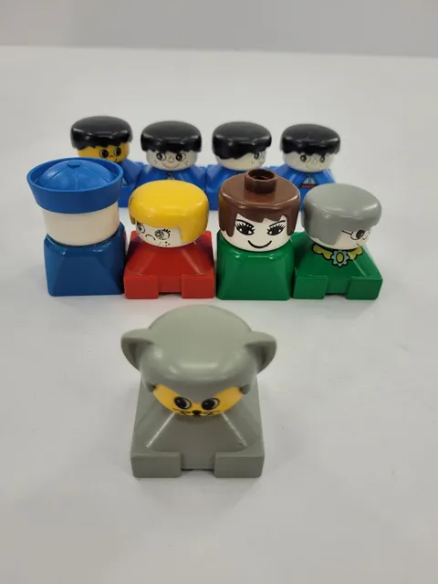 Duplo Lego Vintage Chunky Square Base People Lot of 9 Figures Cat 