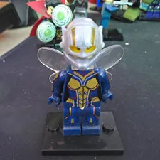 LEGO Marvel Ant-Man and the Wasp Wasp Minifigure SH128 w/ Wings & Stand