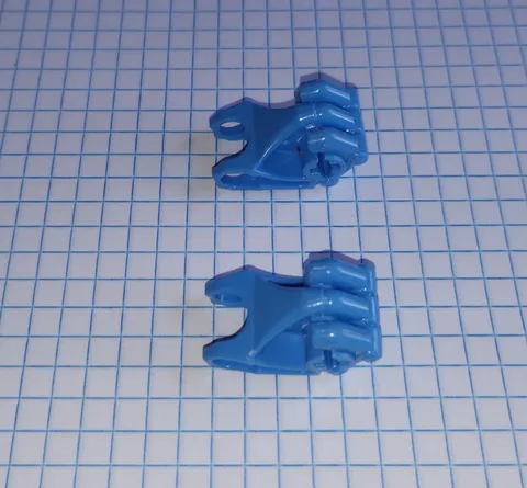 2 Medium Blue Bionicle Lego 64251 Hero Factory Fist with Axle Hole, 3 fingers