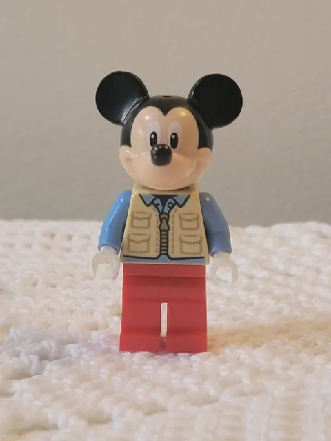 LEGO 2022 Camping Mickey Mouse Minifig 10777 Disney Trip  Figure Minifigure 