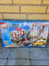 LEGO CITY: Train Station (7937) Unopened