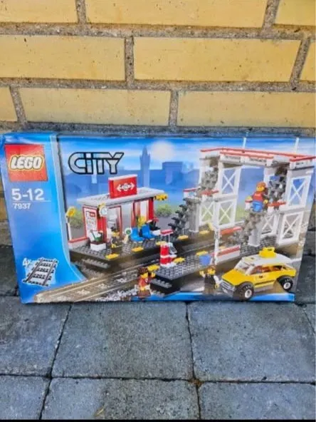 LEGO CITY: Train Station (7937) Unopened